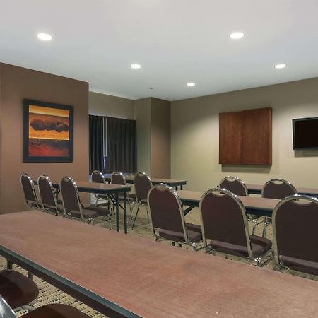 Microtel Inn & Suites By Wyndham Minot Bagian luar foto