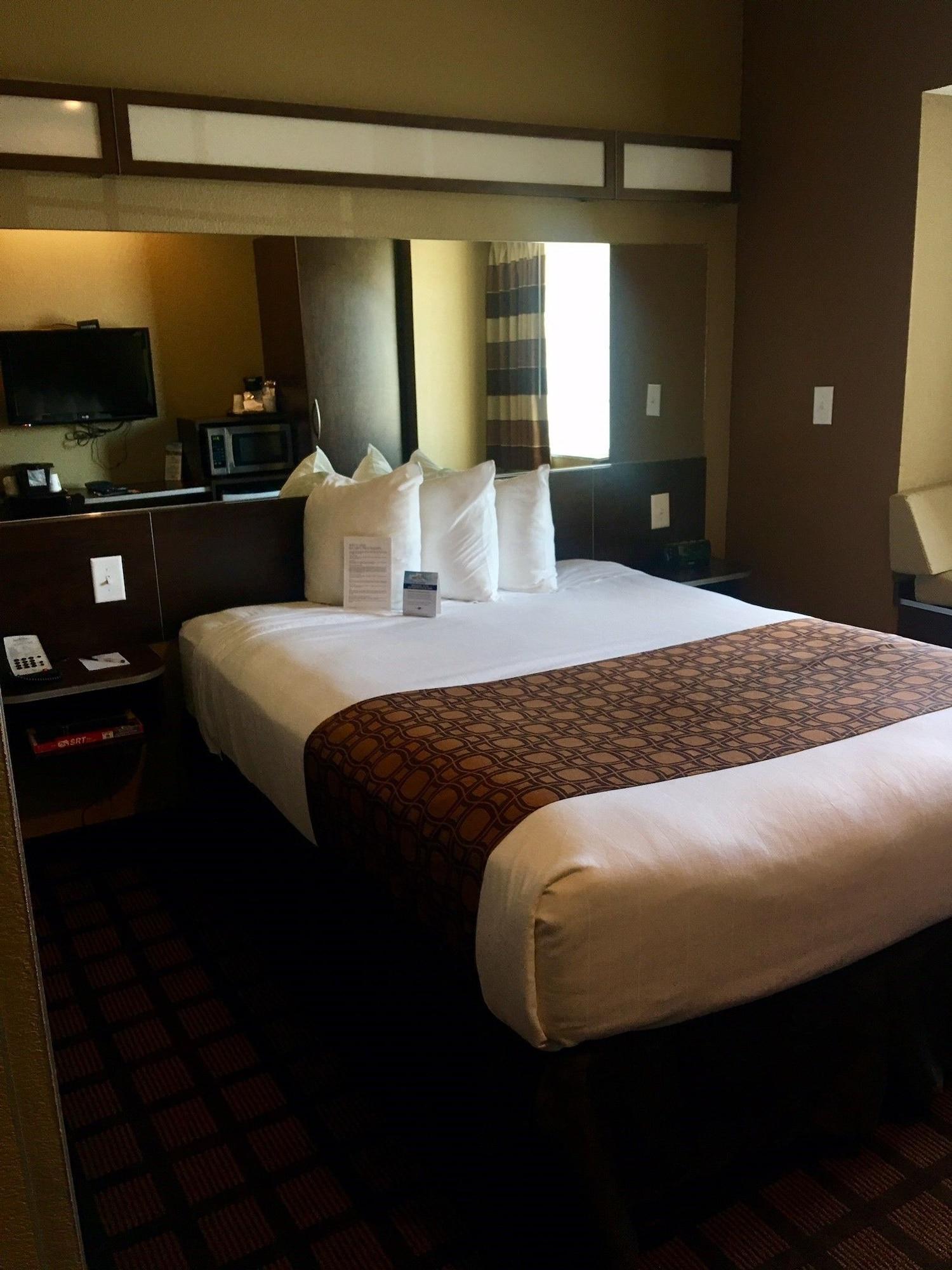 Microtel Inn & Suites By Wyndham Minot Bagian luar foto