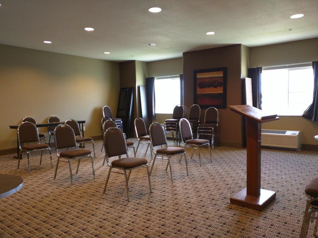 Microtel Inn & Suites By Wyndham Minot Bagian luar foto