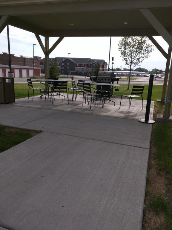 Microtel Inn & Suites By Wyndham Minot Bagian luar foto