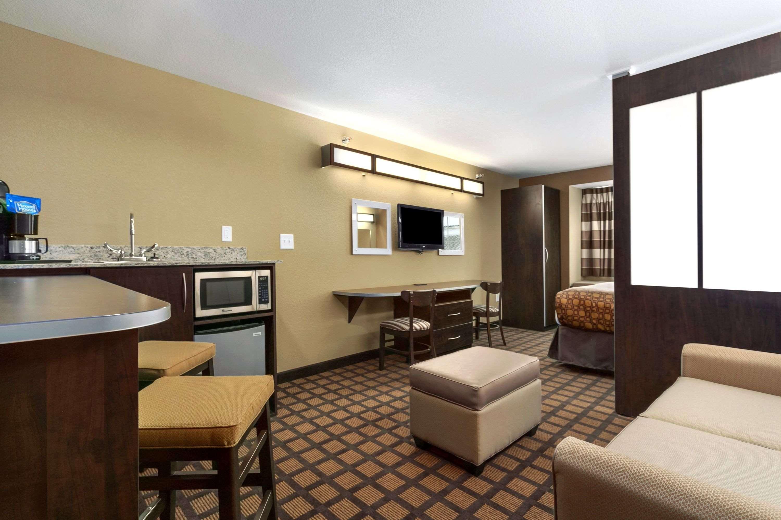 Microtel Inn & Suites By Wyndham Minot Bagian luar foto