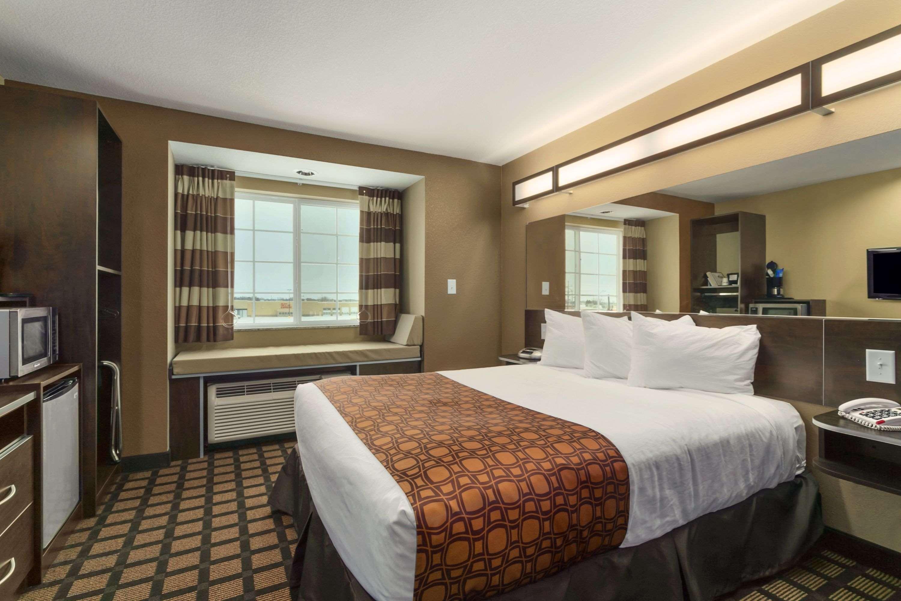 Microtel Inn & Suites By Wyndham Minot Bagian luar foto