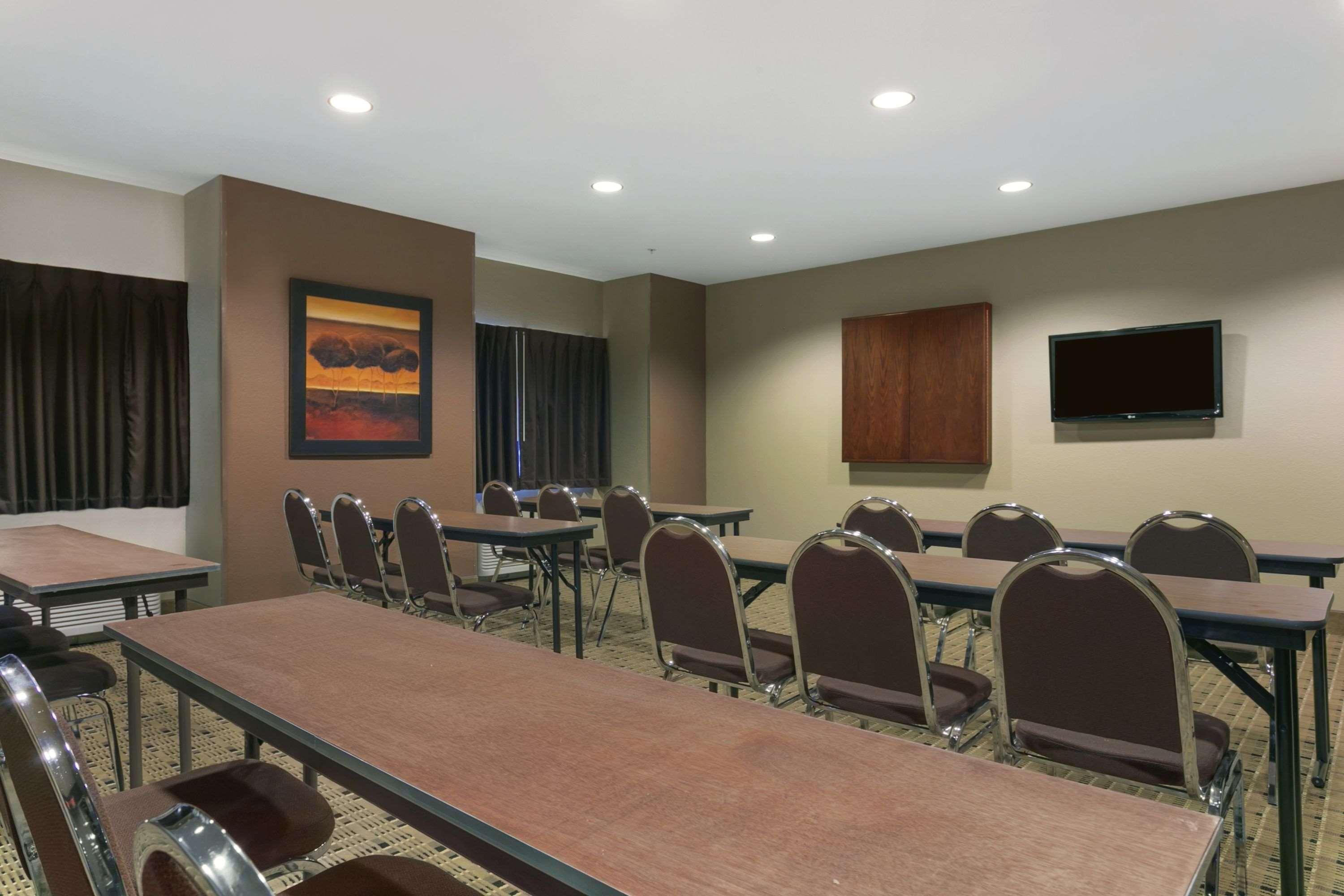 Microtel Inn & Suites By Wyndham Minot Bagian luar foto