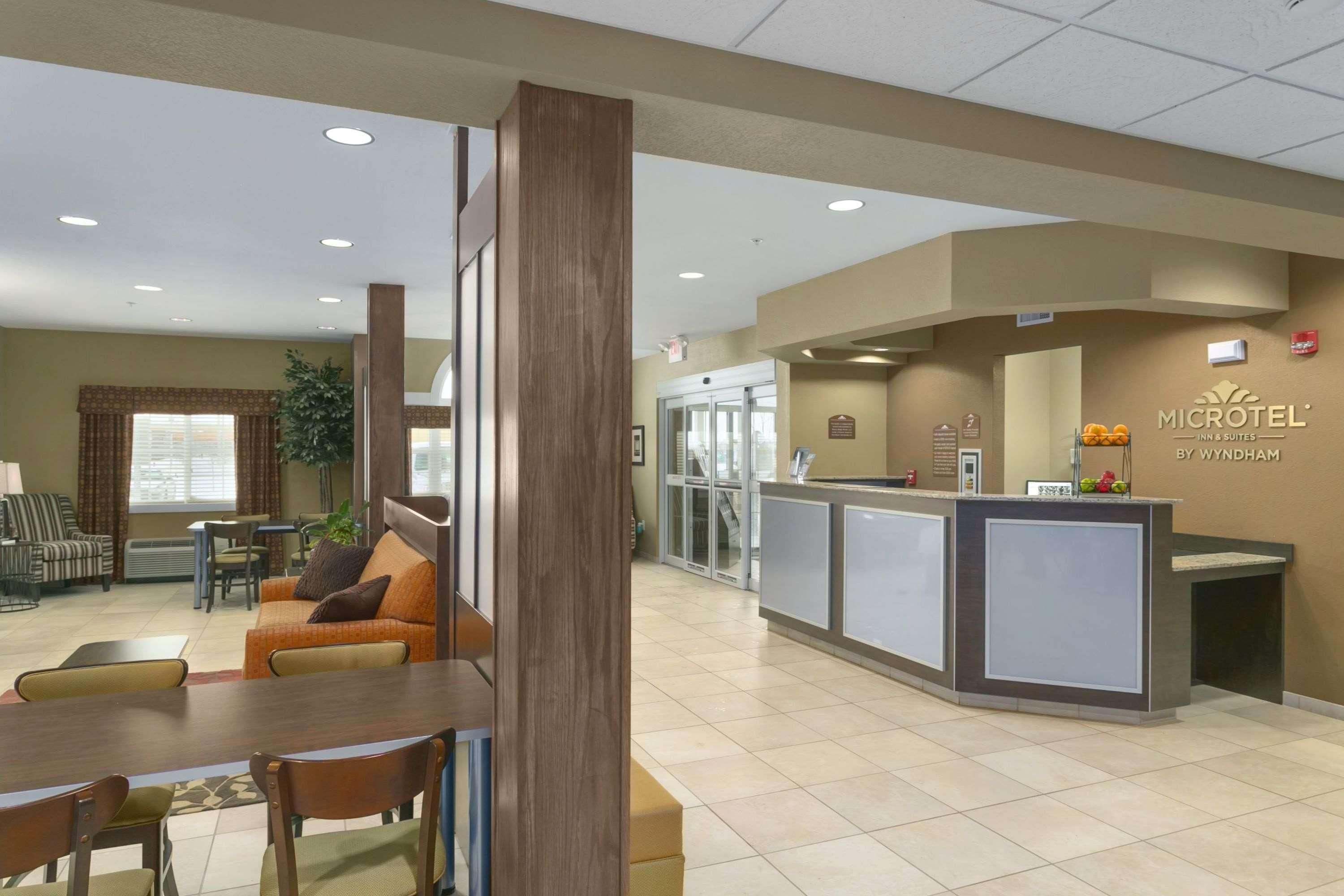 Microtel Inn & Suites By Wyndham Minot Bagian luar foto