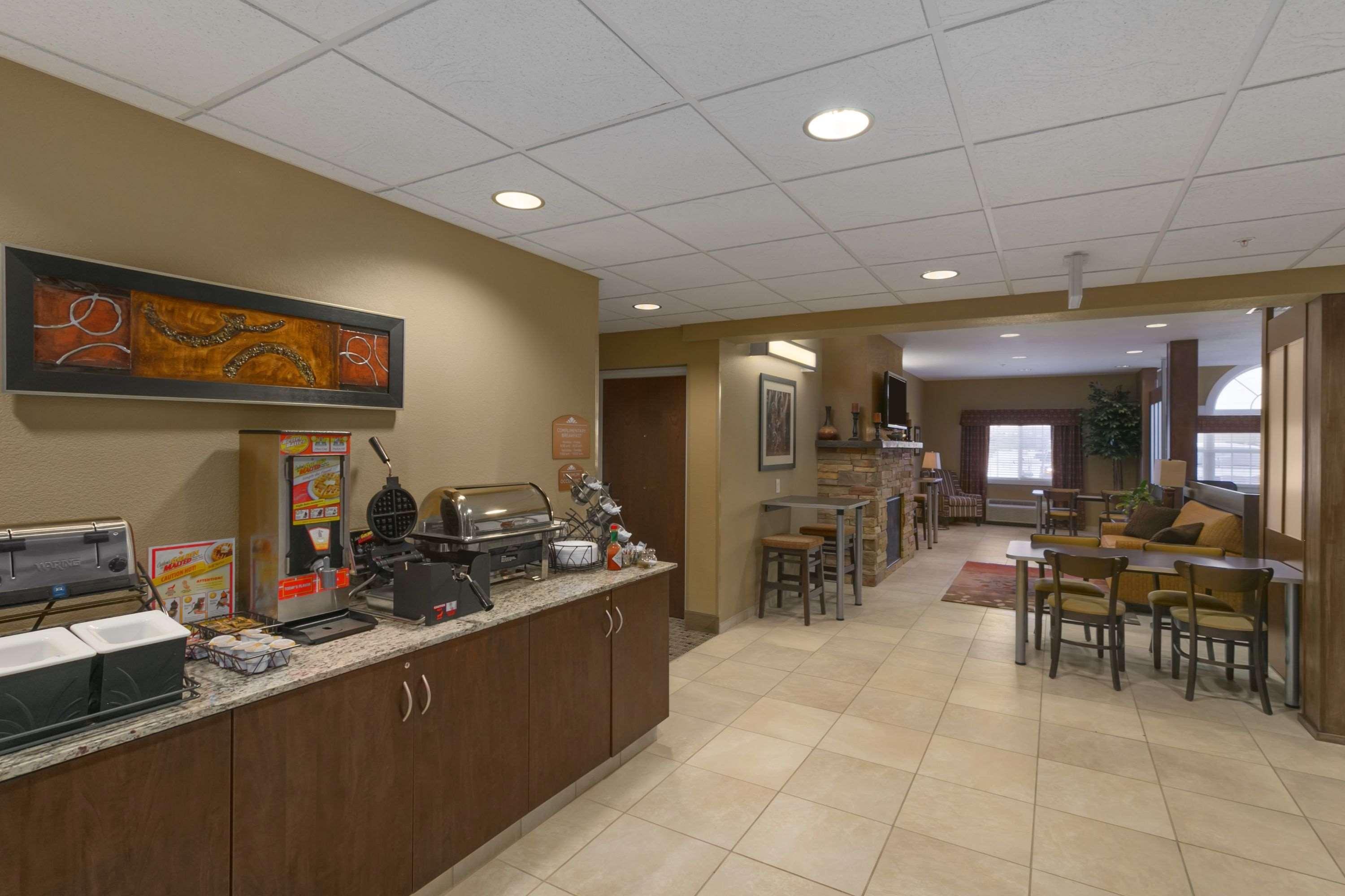 Microtel Inn & Suites By Wyndham Minot Bagian luar foto