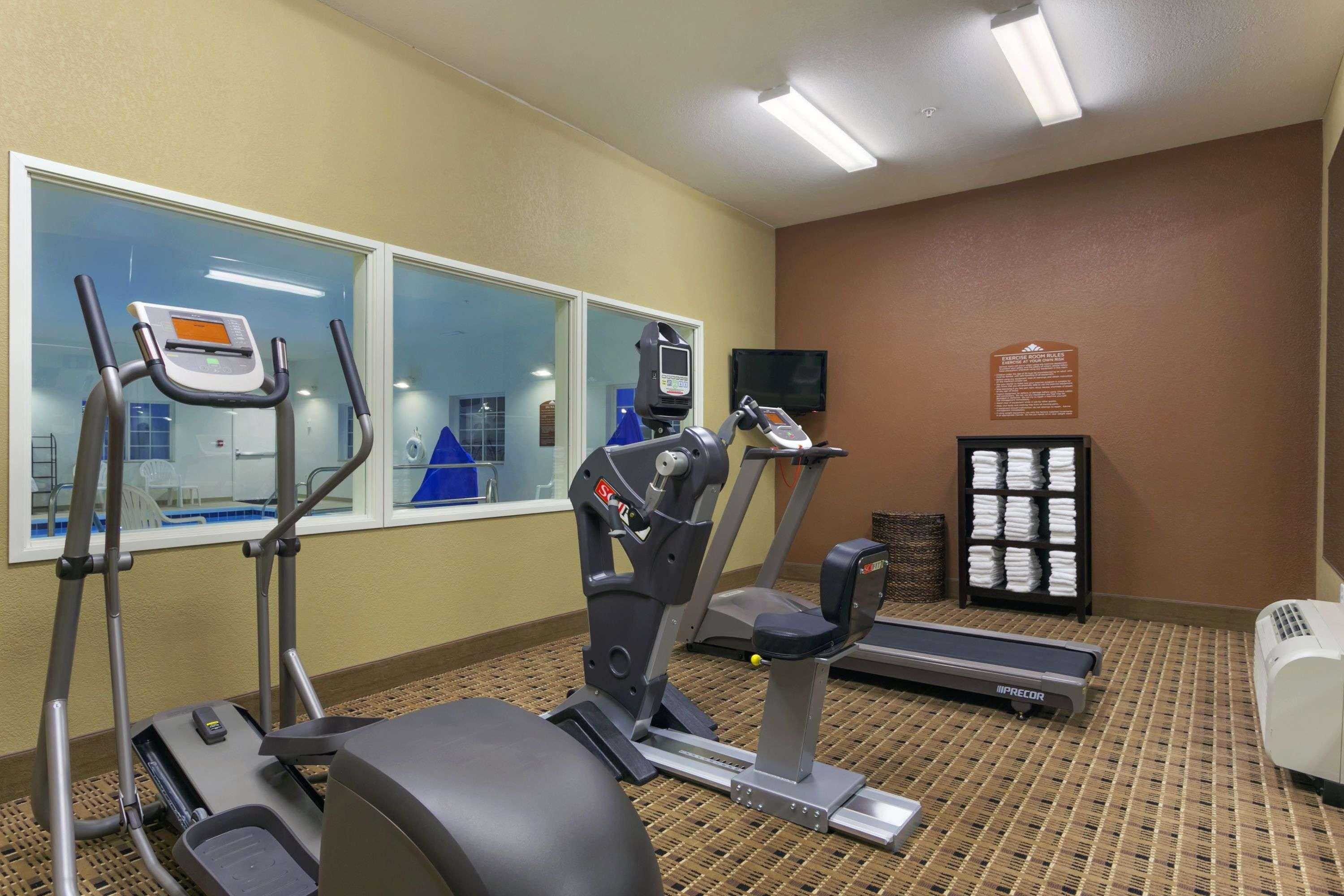 Microtel Inn & Suites By Wyndham Minot Bagian luar foto