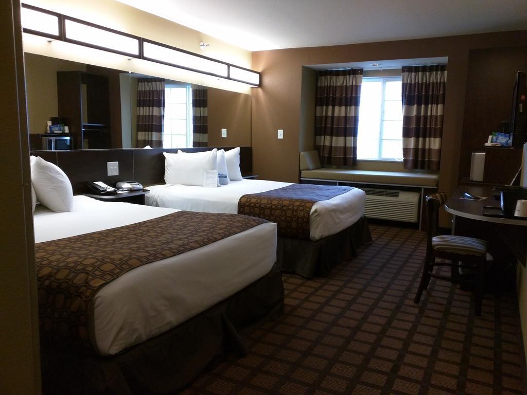 Microtel Inn & Suites By Wyndham Minot Bagian luar foto