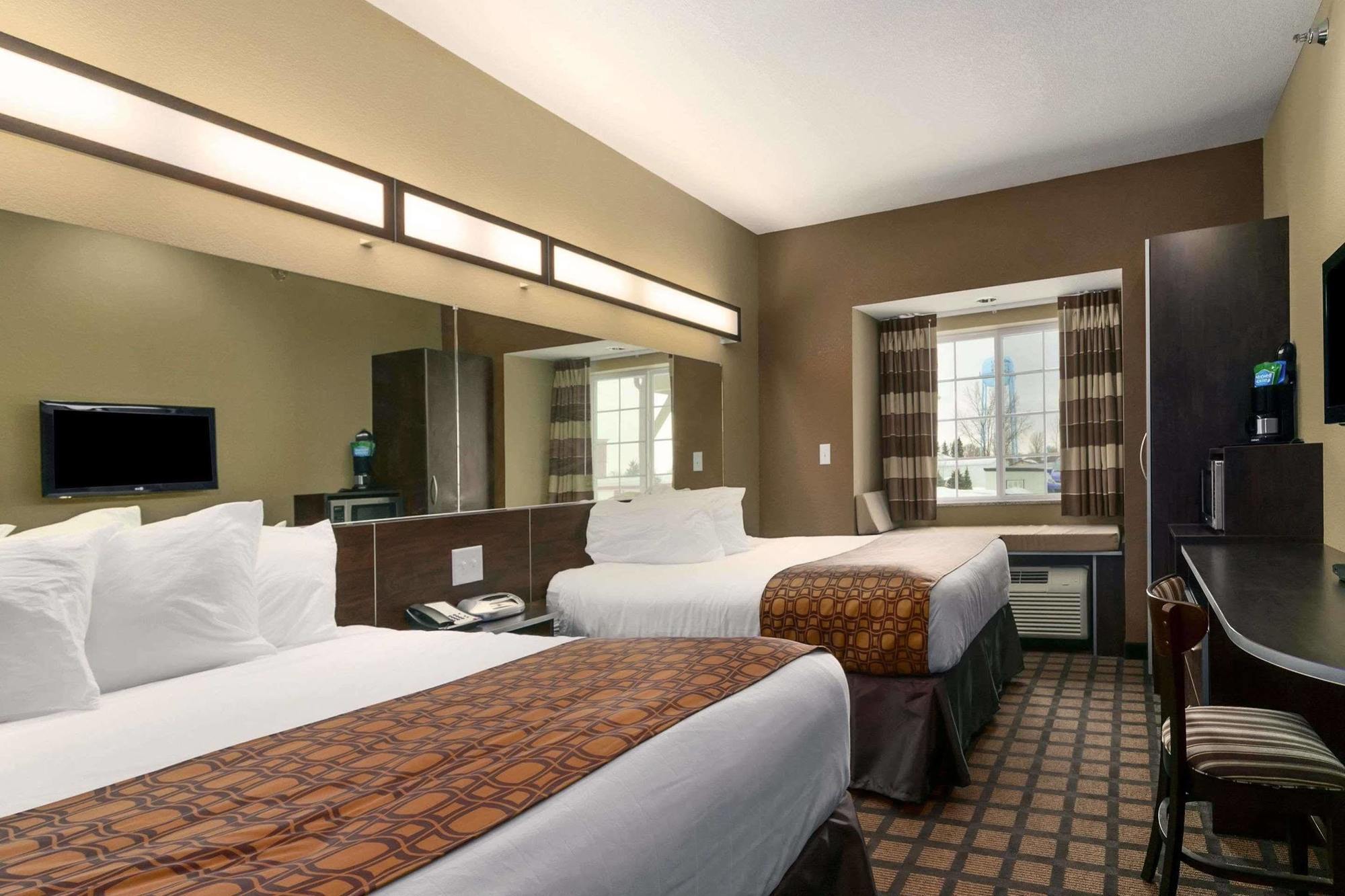Microtel Inn & Suites By Wyndham Minot Bagian luar foto