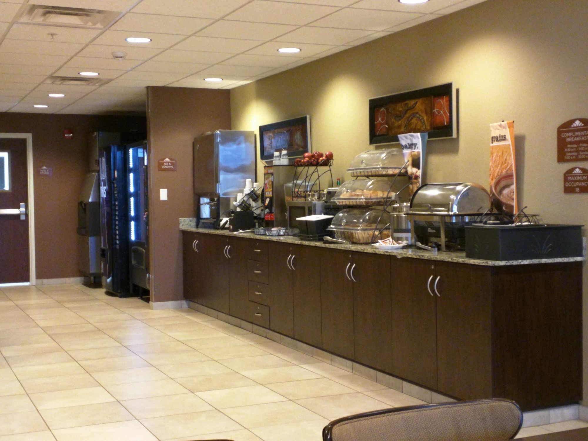 Microtel Inn & Suites By Wyndham Minot Bagian luar foto